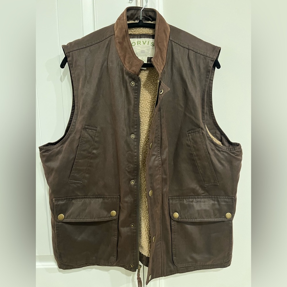 Men’s Orvis brown cotton/polyester with leather trim vest size large